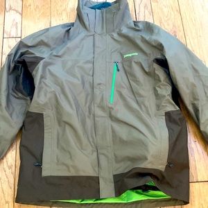 Brand new Patagonia rain coat size US men’s large